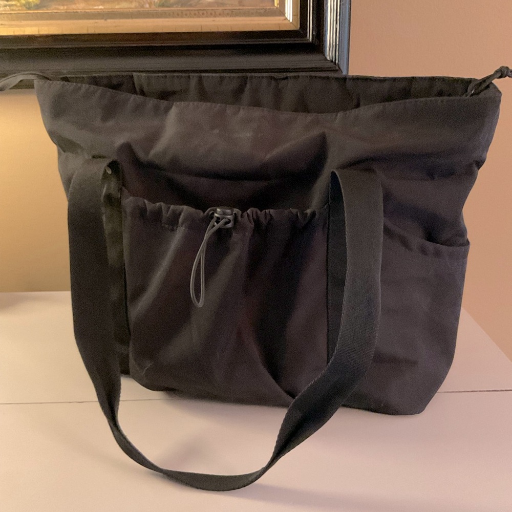 Bagsmart tote! Lightweight but sturdy. PERFECT condition, ready for adventure!